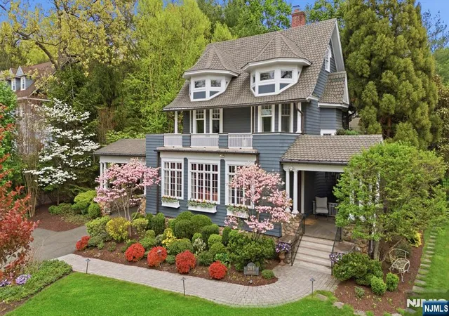 3rd image of 203 Heights Rd, Ridgewood, NJ 07450 | MLS# 26015331