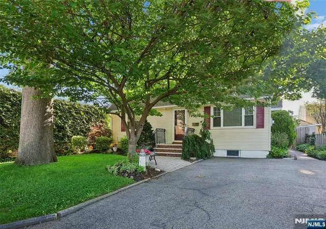 Homes for sale in Dumont, NJ | 15 Congress St, Dumont, NJ 07628 | MLS# 26015418