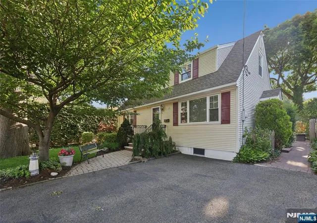 Homes for sale in Dumont, NJ | 15 Congress St, Dumont, NJ 07628 | MLS# 26015418
