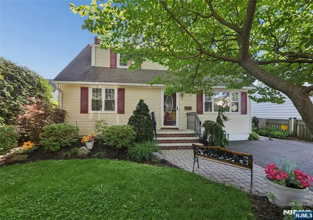 Homes for sale in Dumont, NJ | 15 Congress St, Dumont, NJ 07628 | MLS# 26015418
