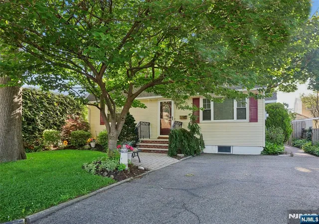 Homes for sale in Dumont, NJ | 15 Congress St, Dumont, NJ 07628 | MLS# 26015418