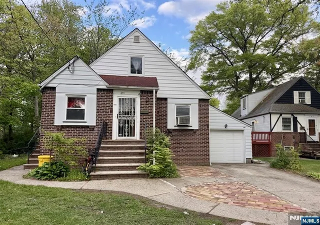 Homes for sale in Teaneck, NJ | 691 River Rd, Teaneck, NJ 07666 | MLS# 26015473