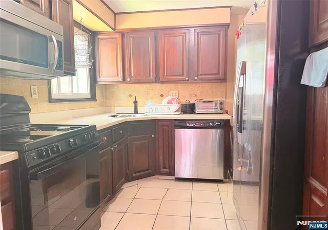 Homes for sale in Teaneck, NJ | 691 River Rd, Teaneck, NJ 07666 | MLS# 26015473