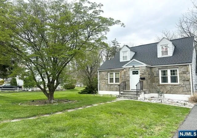 Homes for sale in Newton, NJ | 4 Nelson St, Newton, NJ 07860 | MLS# 26015507