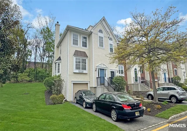 Homes for sale in Mahwah, NJ | 1051 Ash Dr, Mahwah, NJ 07430 | MLS# 26015555