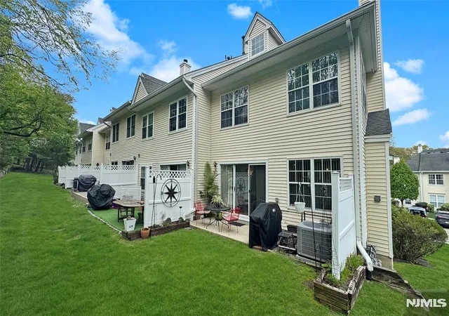 Homes for sale in Mahwah, NJ | 1051 Ash Dr, Mahwah, NJ 07430 | MLS# 26015555