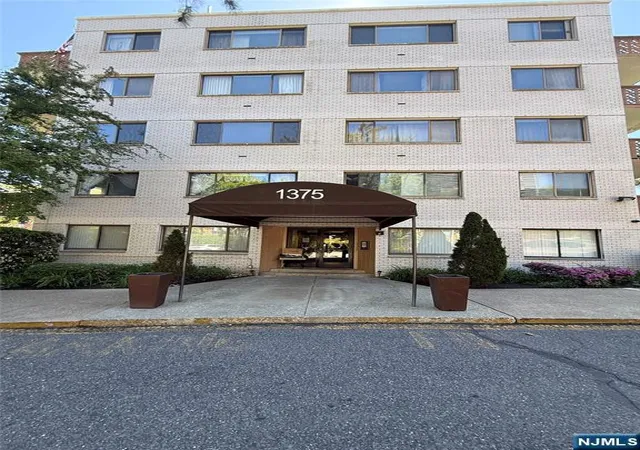Homes for sale in Edgewater, NJ | 1375 River Rd #1K, Edgewater, NJ 07020 | MLS# 26015567