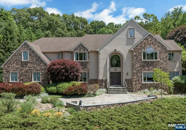 Homes for sale in Franklin Lakes, NJ | 309 Skyridge Rd, Franklin Lakes, NJ 07417 | MLS# 26015596