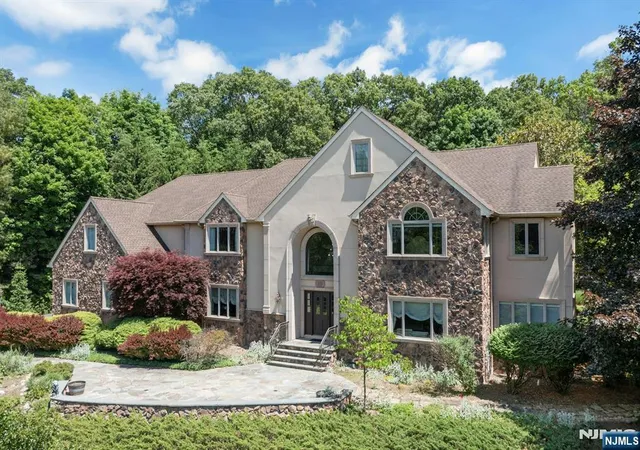 Homes for sale in Franklin Lakes, NJ | 309 Skyridge Rd, Franklin Lakes, NJ 07417 | MLS# 26015596