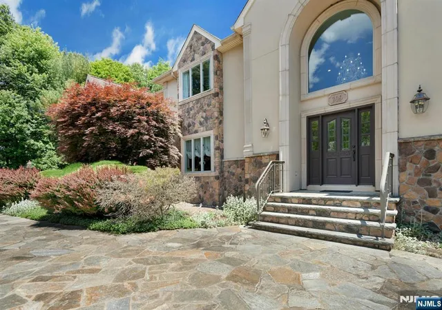 Homes for sale in Franklin Lakes, NJ | 309 Skyridge Rd, Franklin Lakes, NJ 07417 | MLS# 26015596