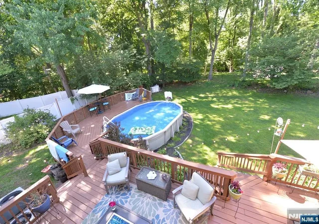 Homes for sale in New Milford, NJ | 65 Clover Ct, New Milford, NJ 07646 | MLS# 26015620
