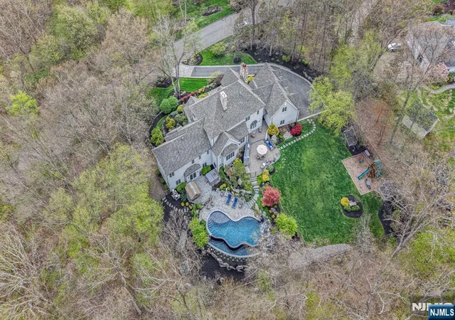 3rd image of 9 Pennbrook Ct, Montville Township, NJ 07005 | MLS# 26015672