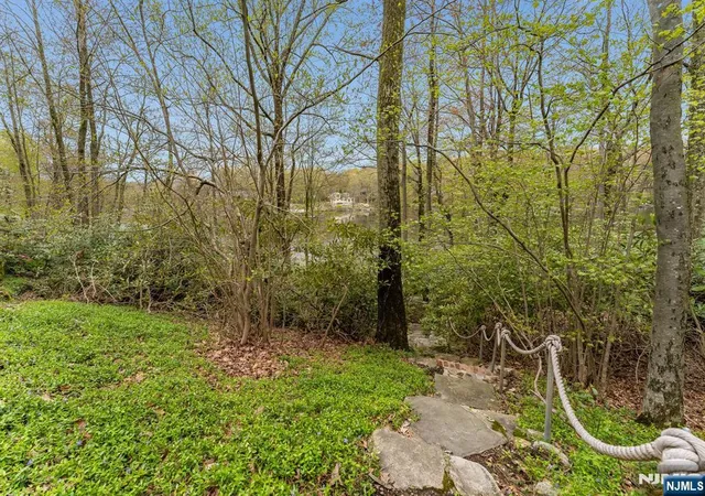 Homes for sale in Vernon, NJ | 351 Lakeshore Dr, Vernon, NJ 07422 | MLS# 26015697