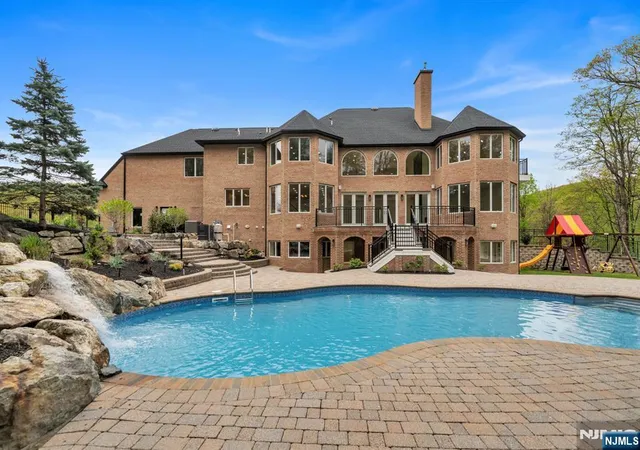 Photo 3 of Single family home for sale at 19 Amira Ln, Kinnelon, NJ 07405 | MLS# 26015712 | Listing updated on 2026-08-31