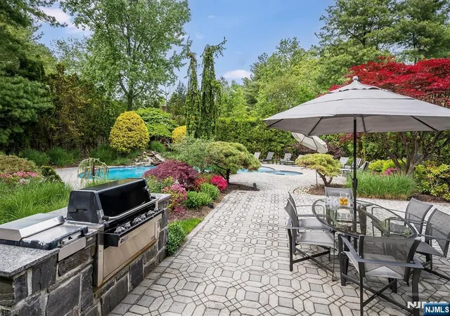Homes for sale in Woodcliff Lake, NJ | 4 Hunter Rdg, Woodcliff Lake, NJ 07677 | MLS# 26015771
