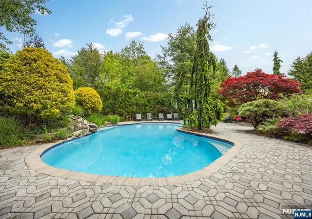 Homes for sale in Woodcliff Lake, NJ | 4 Hunter Rdg, Woodcliff Lake, NJ 07677 | MLS# 26015771
