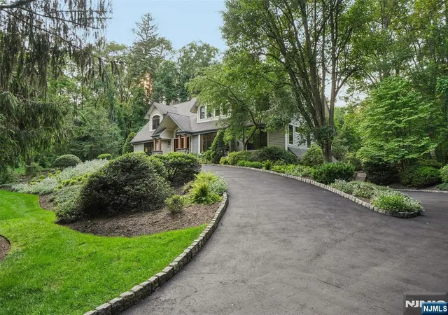 Homes for sale in Wyckoff, NJ | 469 Hartung Dr, Wyckoff, NJ 07481 | MLS# 26015887