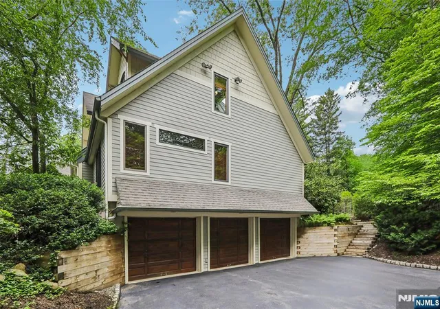 Homes for sale in Wyckoff, NJ | 469 Hartung Dr, Wyckoff, NJ 07481 | MLS# 26015887