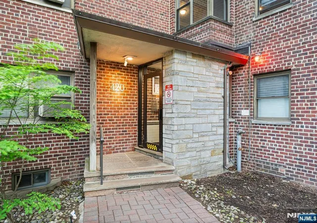 3rd image of 420 Park, Fort Lee, NJ 07024
