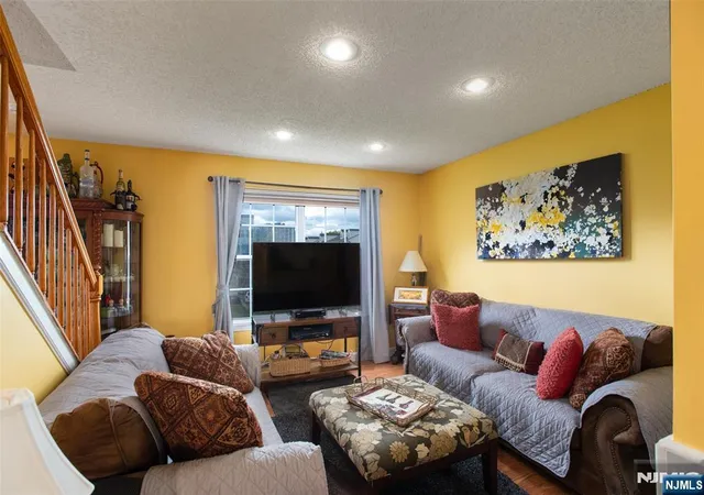 4th image of 89 Vaughan Dr, Newark, NJ 07103