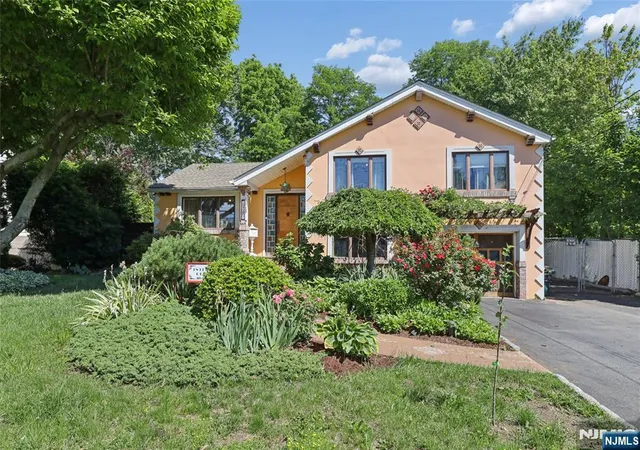 Homes for sale in Fair Lawn, NJ | 29 07 Fair Lawn Ave, Fair Lawn, NJ 07410 | MLS# 26016016