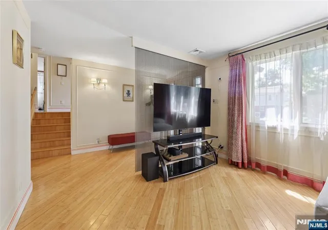 Homes for sale in Fair Lawn, NJ | 29-07 Fair Lawn Ave, Fair Lawn, NJ 07410 | MLS# 26016016