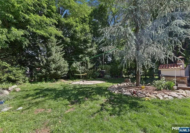 Homes for sale in Fair Lawn, NJ | 29 07 Fair Lawn Ave, Fair Lawn, NJ 07410 | MLS# 26016016