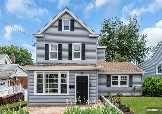 Homes for sale in Lyndhurst, NJ | 724 3rd St, Lyndhurst, NJ 07071 | MLS# 26016022