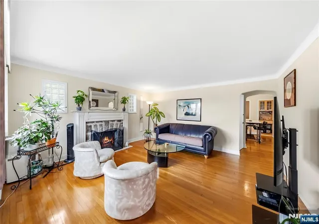 4th image of 1028 Harvard Pl, Fort Lee, NJ 07024 | MLS# 26016038