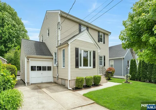 Homes for sale in Hawthorne, NJ | 15 Oak Pl, Hawthorne, NJ 07506 | MLS# 26016083