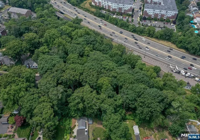 Photo 3 of Sale Pending at 39 Forest Dr, Bloomfield, NJ 07003 | MLS# 26016264 | Listing updated on 2026-08-19