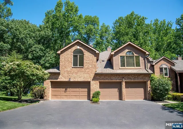 Homes for sale in Old Tappan, NJ | 23 Lakeview Dr, Old Tappan, NJ 07675 | MLS# 26016288