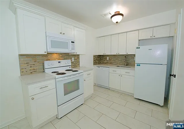Homes for sale in Vernon, NJ | 9 Village Wy #4, Vernon, NJ 07462 | MLS# 26016293