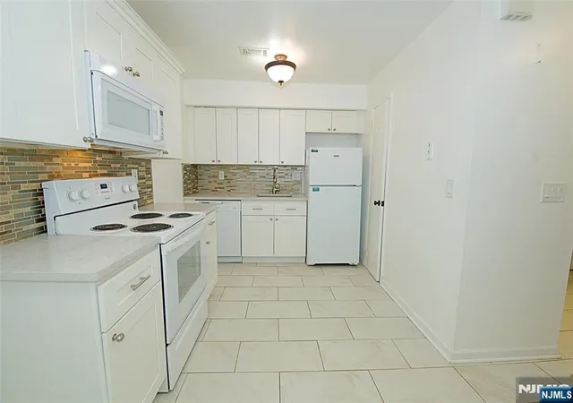Homes for sale in Vernon, NJ | 9 Village Wy #4, Vernon, NJ 07462 | MLS# 26016293