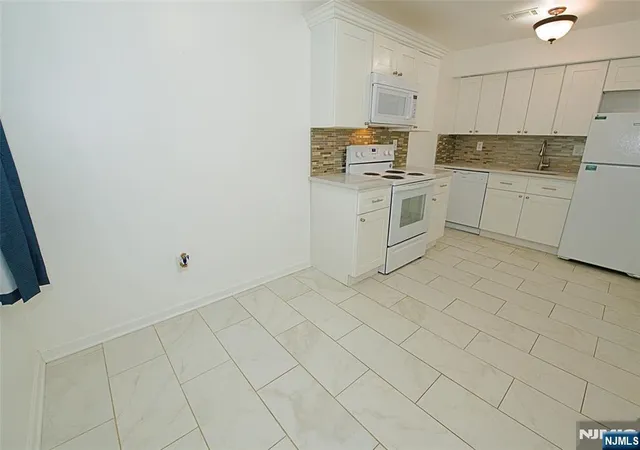 Homes for sale in Vernon, NJ | 9 Village Wy #4, Vernon, NJ 07462 | MLS# 26016293