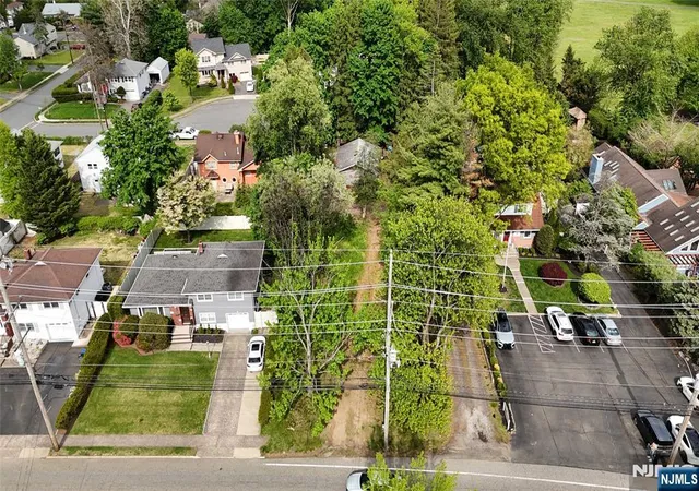 Photo 4 of House for sale at 3-23 Saddle River Rd, Fair Lawn, NJ 07410 | MLS# 26016351 | Listing updated on 2026-06-09