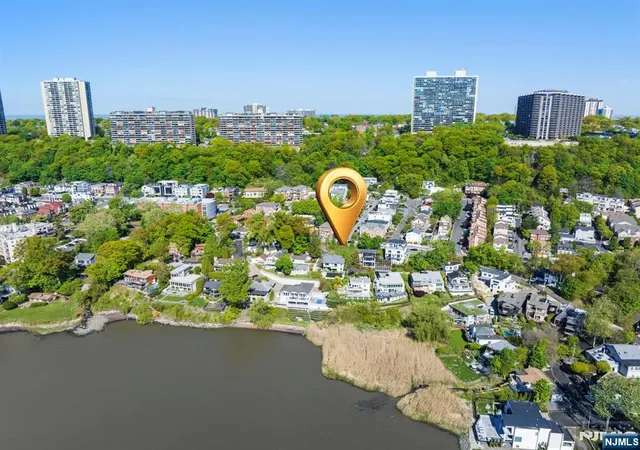 1st image of 5 Vista Ln, Edgewater, NJ 07020 | MLS# 26016364