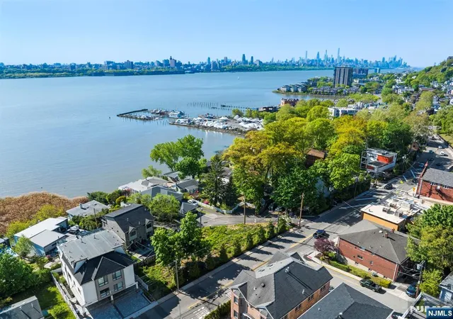 9th image of 5 Vista Ln, Edgewater, NJ 07020 | MLS# 26016364