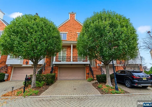 3rd image of 119 Hudson Cvs, Edgewater, NJ 07020 | MLS# 26016435