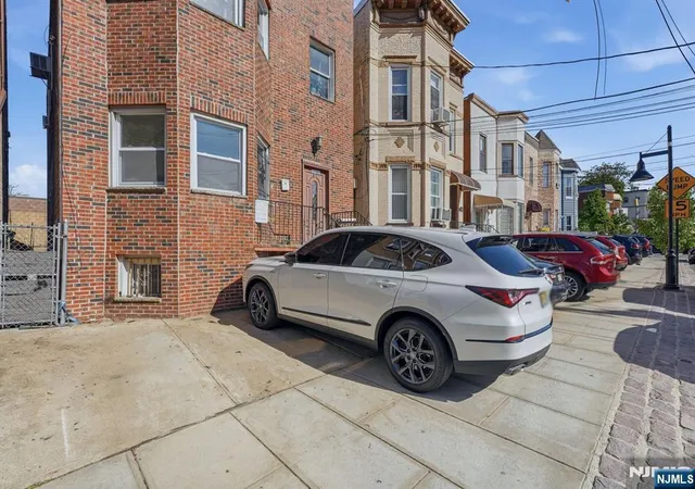 3rd image of 1507 Kerrigan Ave, Union City, NJ 07087 | MLS# 26016467