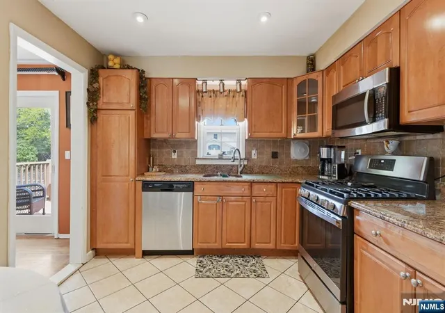 4th image of 123 Cosman St, Twp Of Washington, NJ 07676 | MLS# 26016499