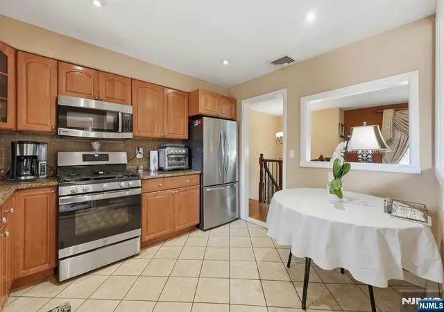5th image of 123 Cosman St, Twp Of Washington, NJ 07676 | MLS# 26016499