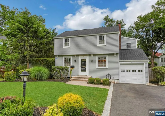 3rd image of 15 Colonial Rd, Tenafly, NJ 07670 | MLS# 26016507