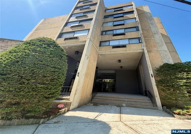 Homes for sale in Cliffside Park, NJ | 555 Gorge Rd #4I, Cliffside Park, NJ 07010 | MLS# 26016518