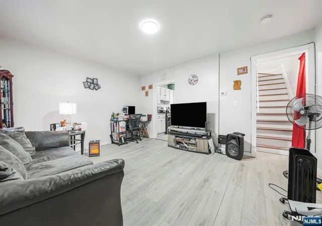 4th image of 418 10Th St, Newark, NJ 07103 | MLS# 26016589