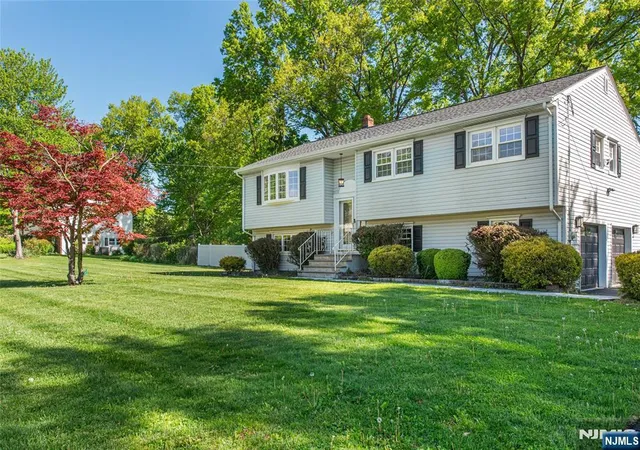 Homes for sale in Hanover Township, NJ | 6 Beaumont Pl, Hanover Township, NJ 07981 | MLS# 26016590