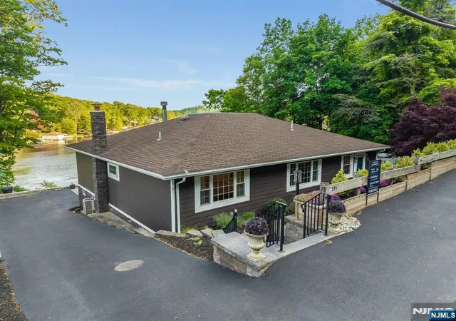 Homes for sale in Hopatcong, NJ | 235 Hudson Ave, Hopatcong, NJ 07843 | MLS# 26016612