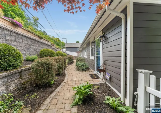 Homes for sale in Hopatcong, NJ | 235 Hudson Ave, Hopatcong, NJ 07843 | MLS# 26016612