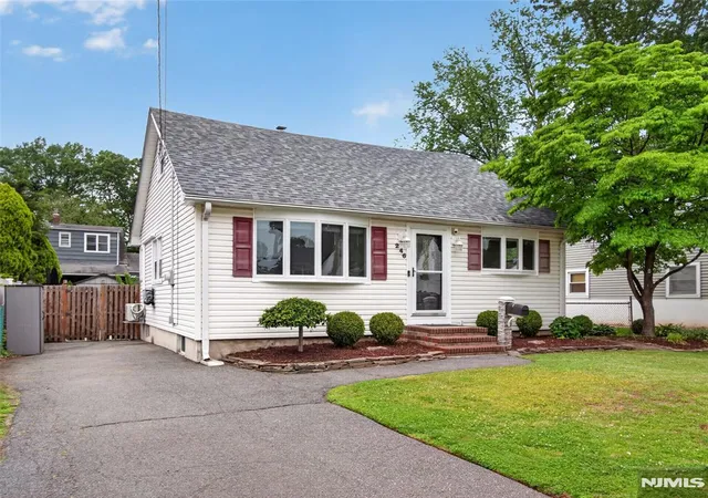 Homes for sale in Twp Of Washington, NJ | 246 Hickory St, Twp Of Washington, NJ 07676 | MLS# 26016714