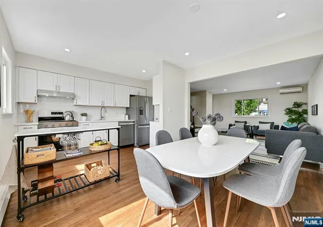 Photo 4 of Sale Pending at 41A Edgewater Pl, Edgewater, NJ 07020 | MLS# 26016820 | Listing updated on 2026-09-12